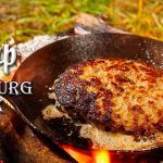 焚き火で作る酒のつまみとハンバーグ