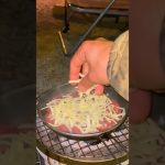 #ソロキャンプ #七輪料理 #ひとり飲み #キャンプ飯 #コンビーフレシピ #チーズたっぷり #焚き火時間 #アウトドア好きな人と繋がりたい