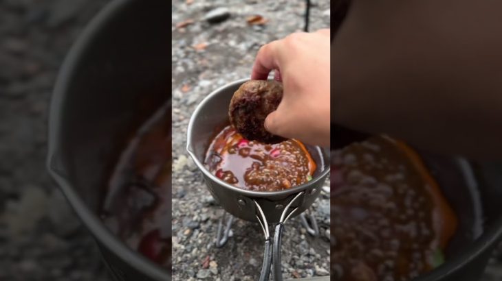 渓谷の煮込みハンバーグ #徒歩キャンプ #camping #渓谷キャンプ飯