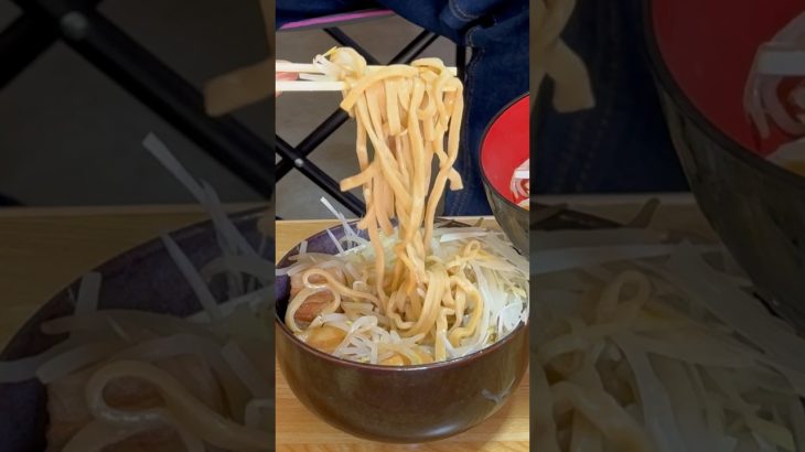 セブンイレブン 豚ラーメンで二郎系風を作ったらめちゃくちゃ美味かった！ #キャンプ飯 #cooking #アウトドアグルメ #food #japanesecamp #料理 #飯テロ #簡単レシピ