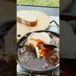 煮込みハンバーグ。赤ワインソースとたまご。 #キャンプ